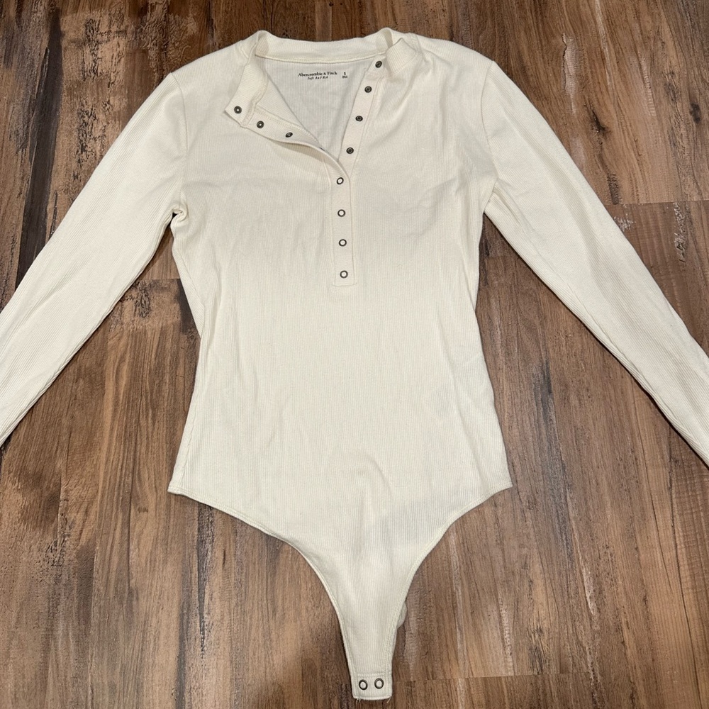 Ribbed Abercrombie long sleeve white top